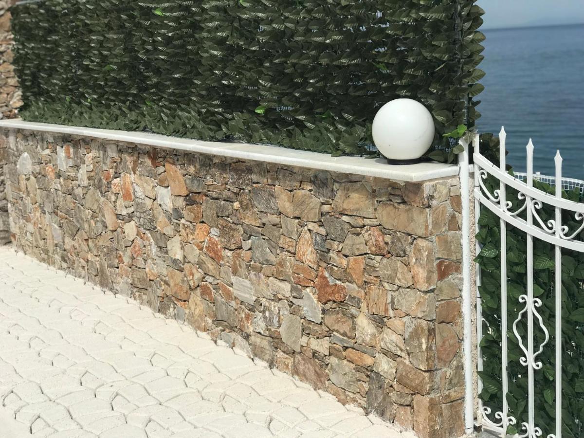 Guest House Gabriela Keratea Exterior photo